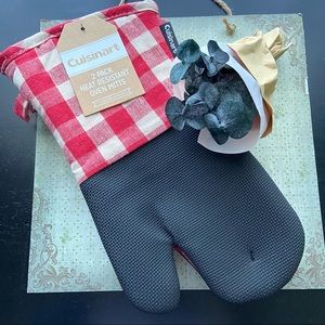 CUISINART 2 Pack Heat Resistant Oven Mitts-NWT-Red/Blk